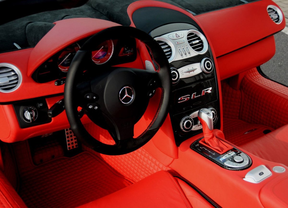 Mercedes Benz SLR MCLAREN 2005 салон