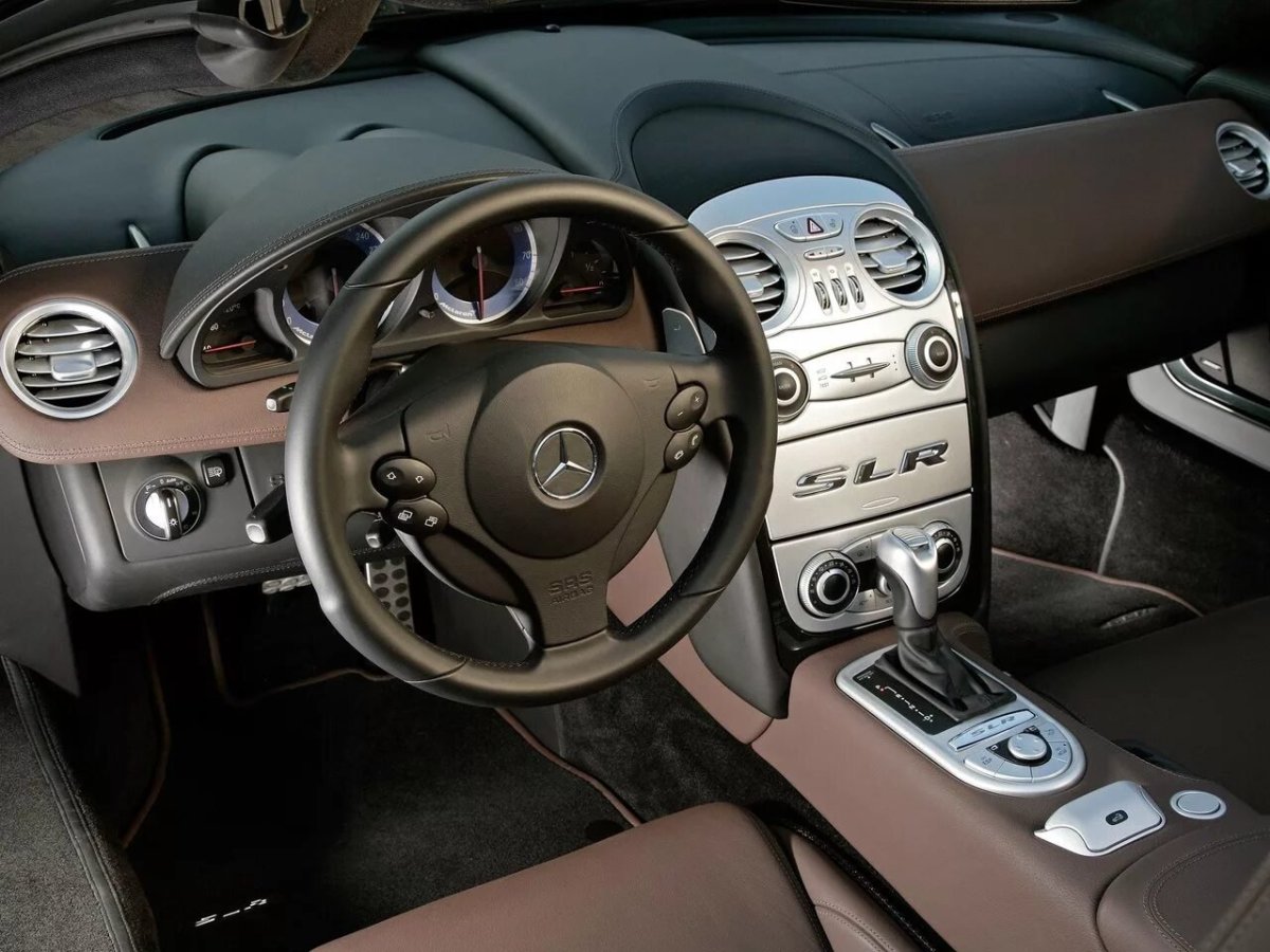 Mercedes-Benz SLR MCLAREN салон