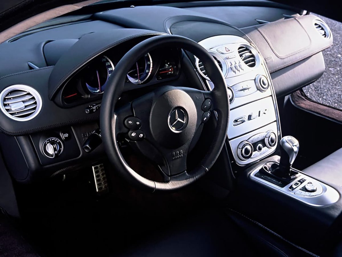 Mercedes SLR MCLAREN салон