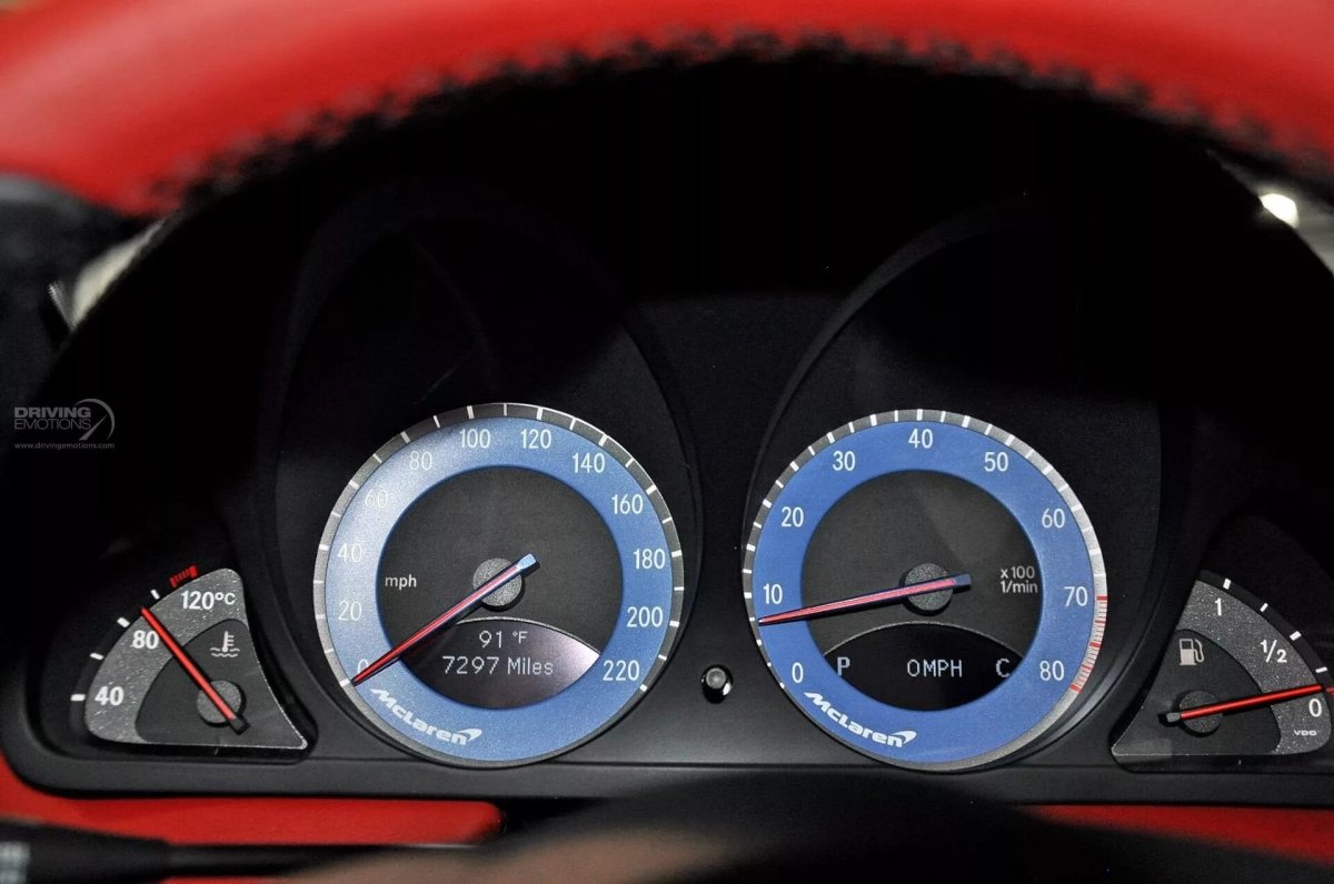 Mercedes-Benz SLR MCLAREN приборная панель