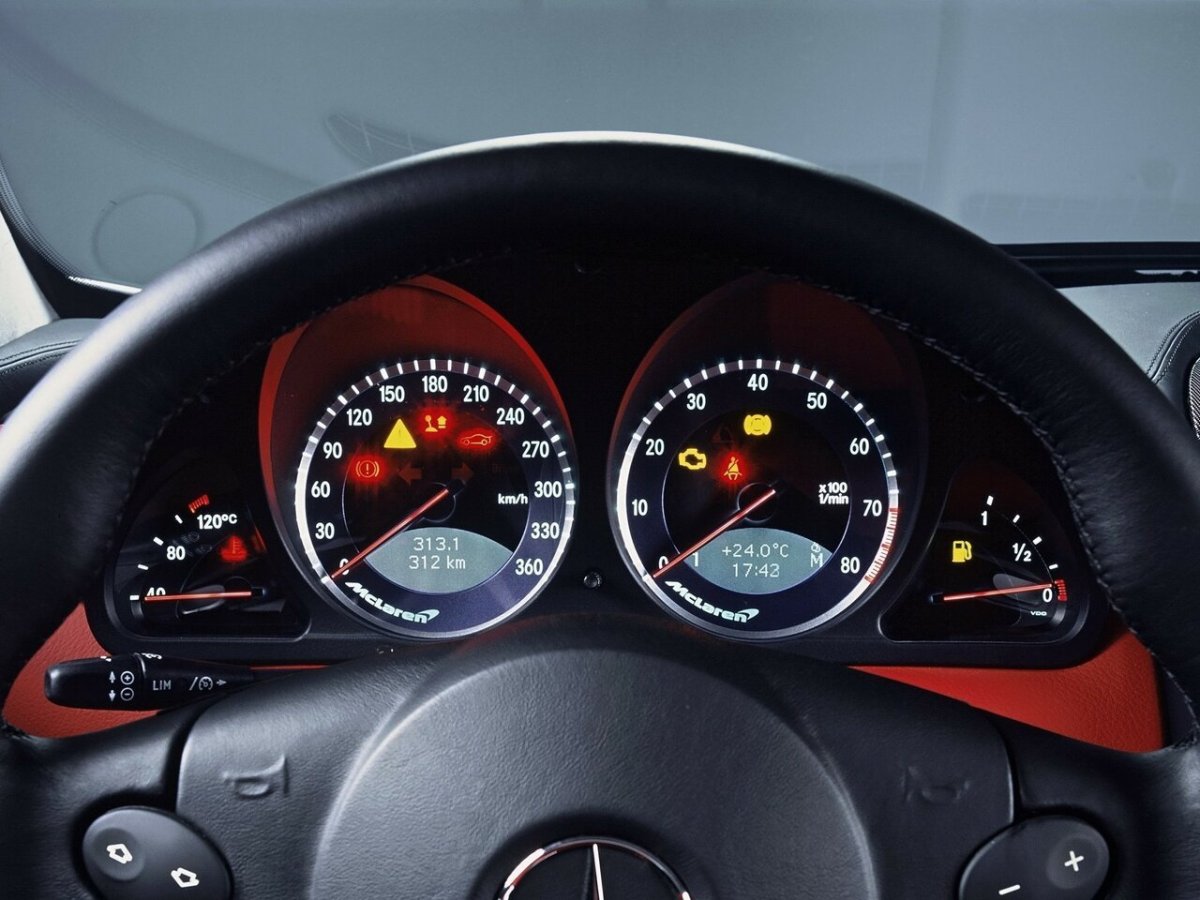 SLR MCLAREN панель