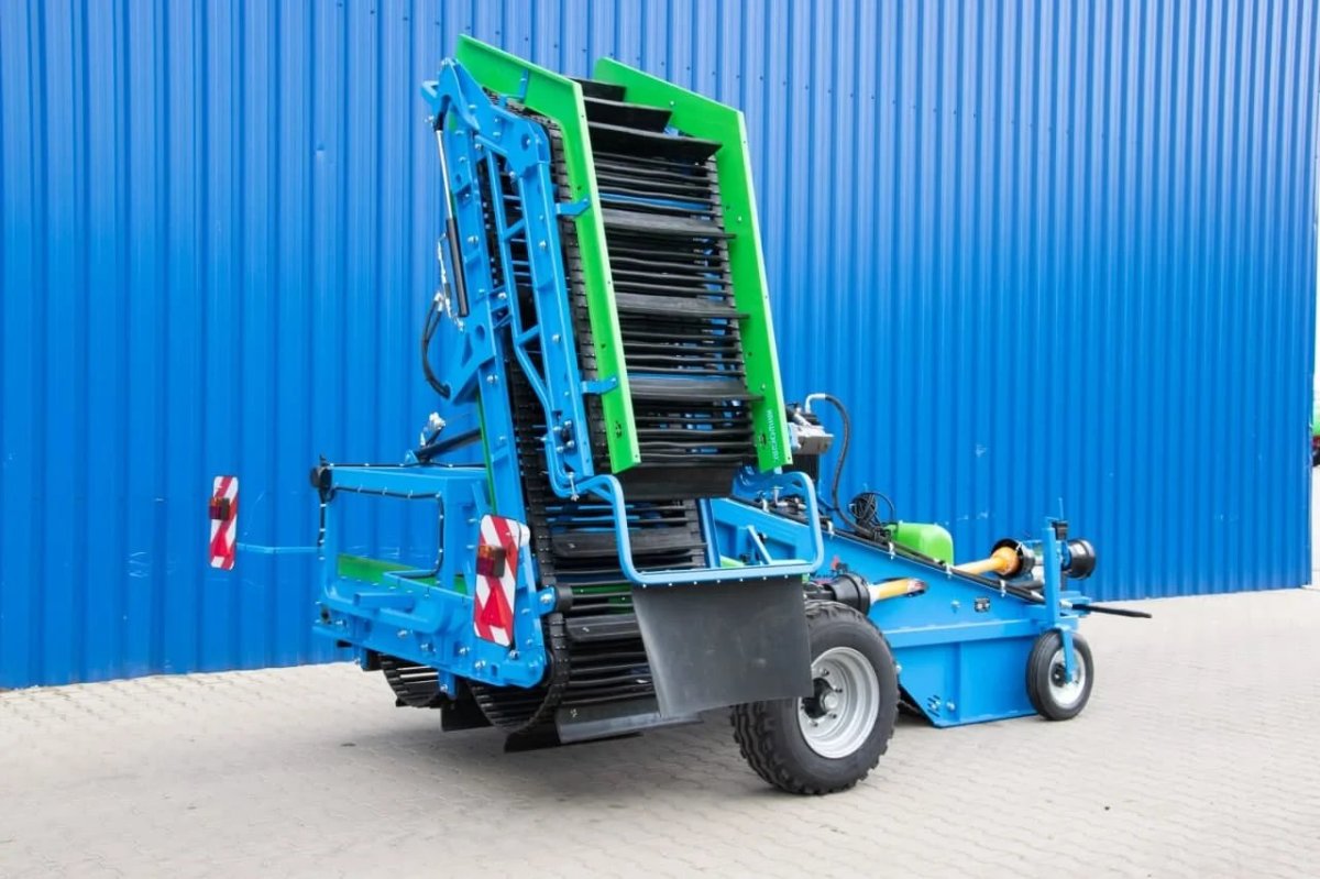 Лукоуборочный комбайн