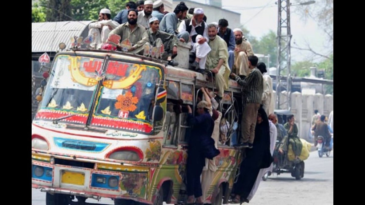 Битком набитый автобус в Индии