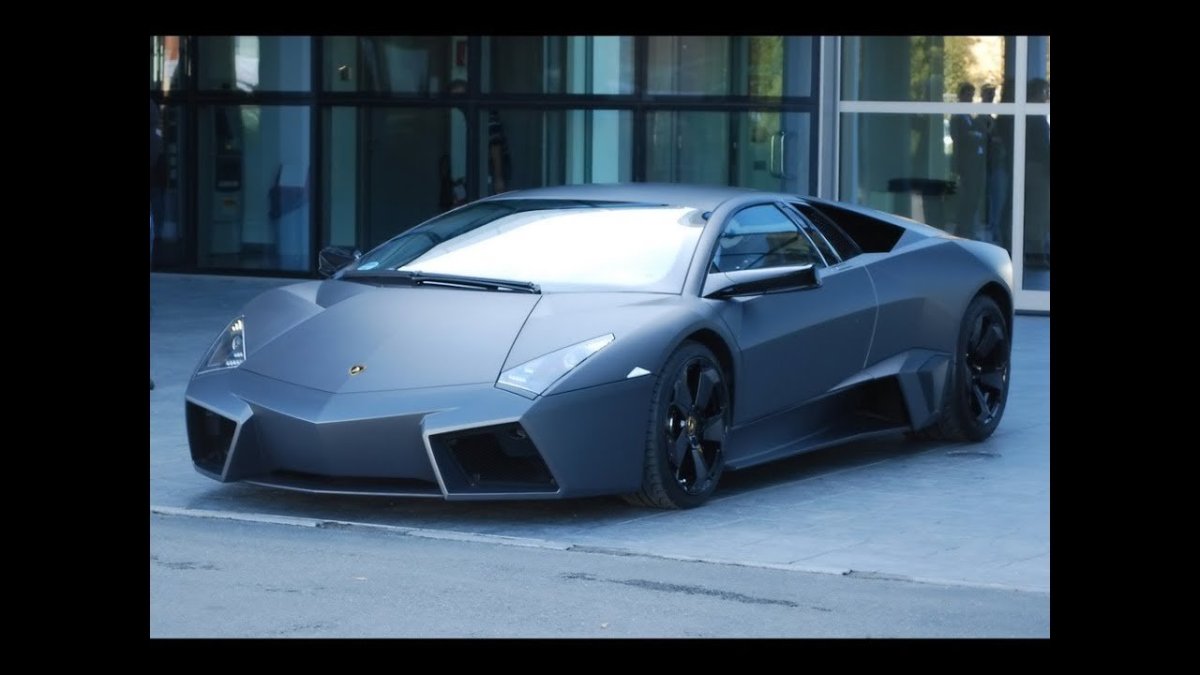 Ламборгини ревуелто