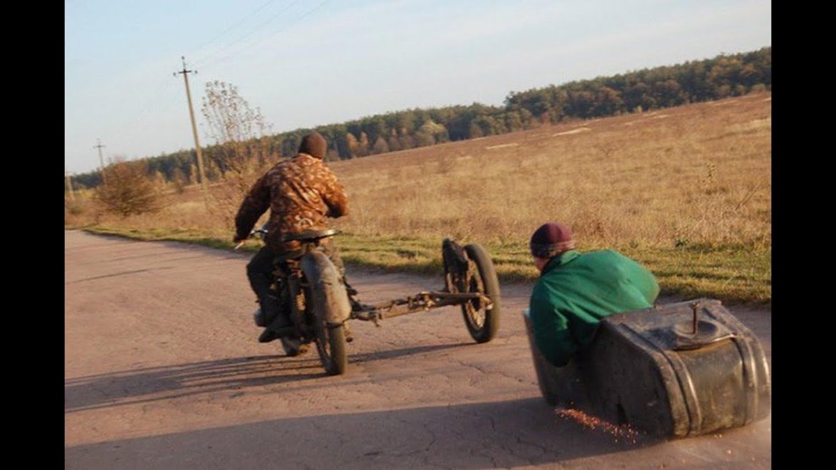 Смешной мотоцикл с люлькой