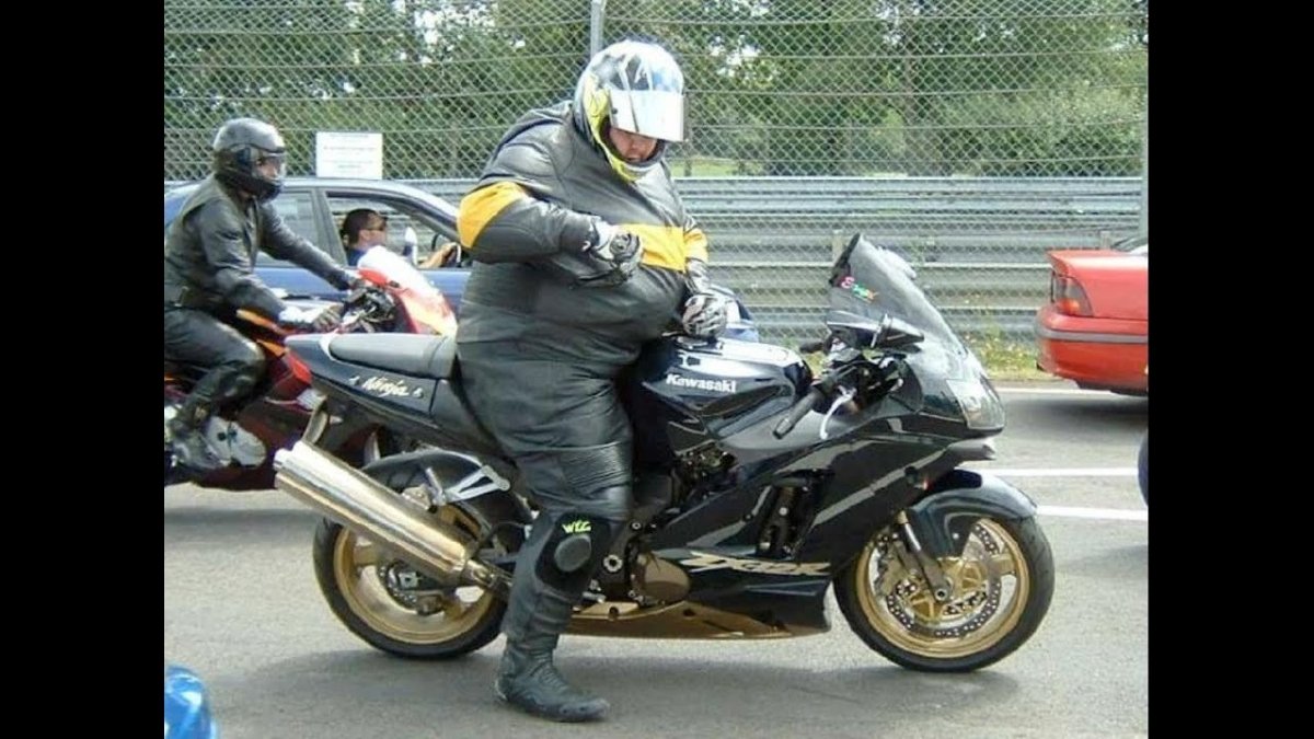 Человек на мотоцикле