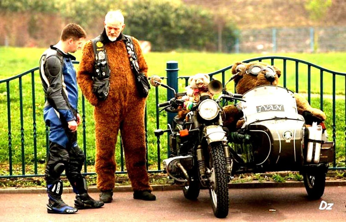 Смешной байкер