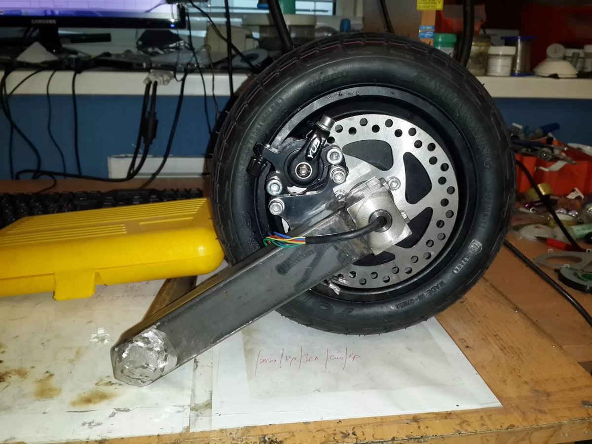 Передняя маятниковая подвеска электросамоката