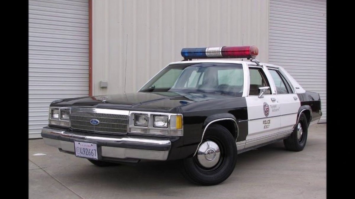 Форд Краун Виктория 1980 полиция