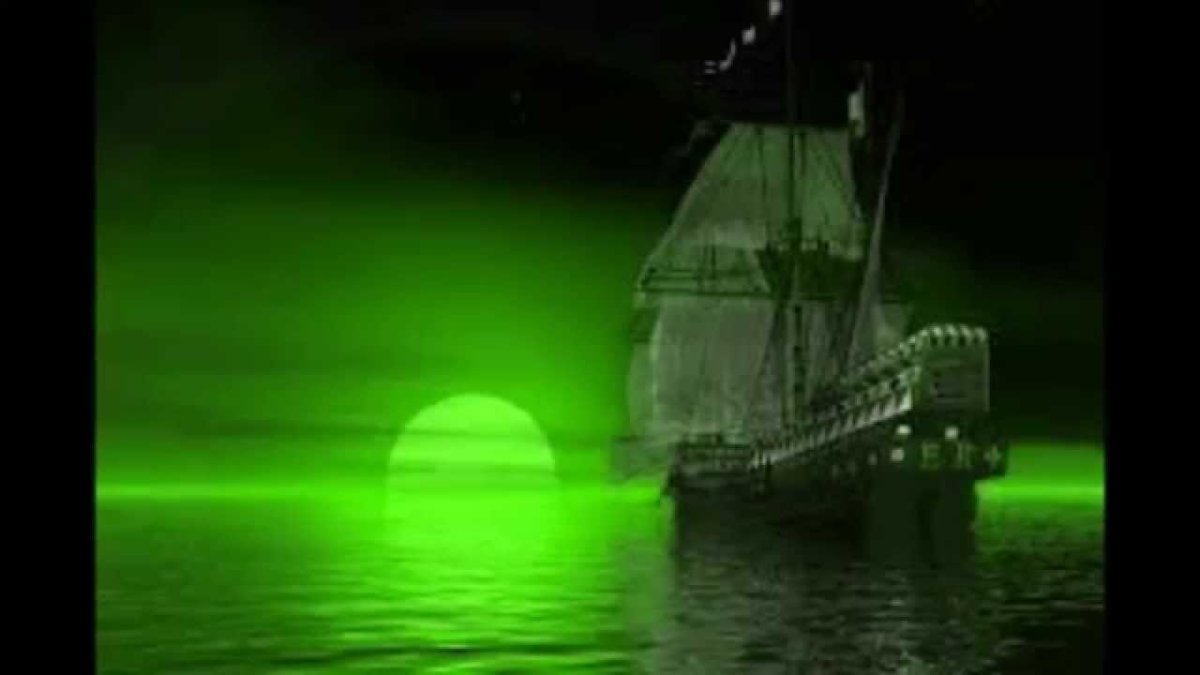 Корабль на закате