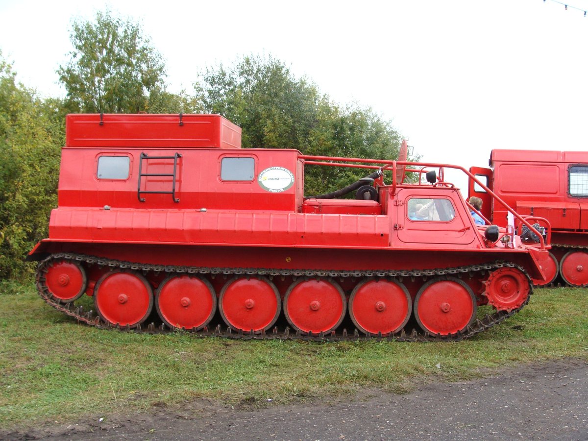 Гусеничный тягач ГАЗ-34039