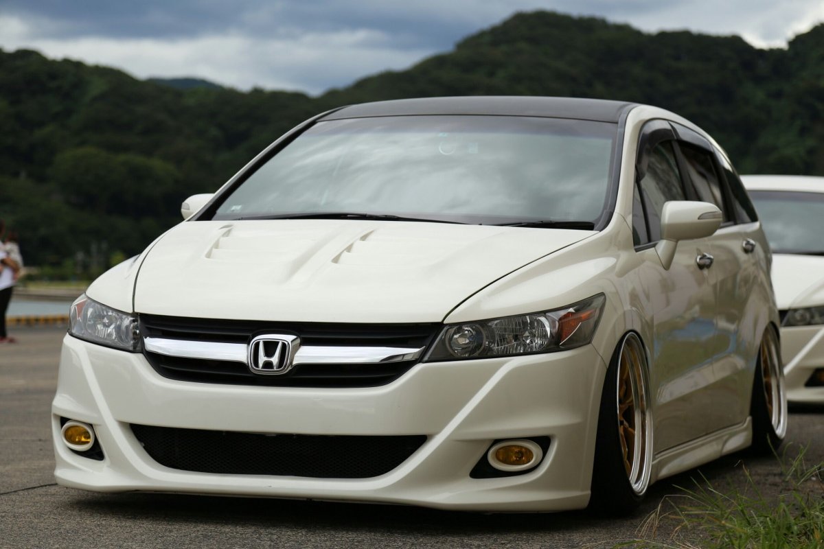 Хонда стрим 2012