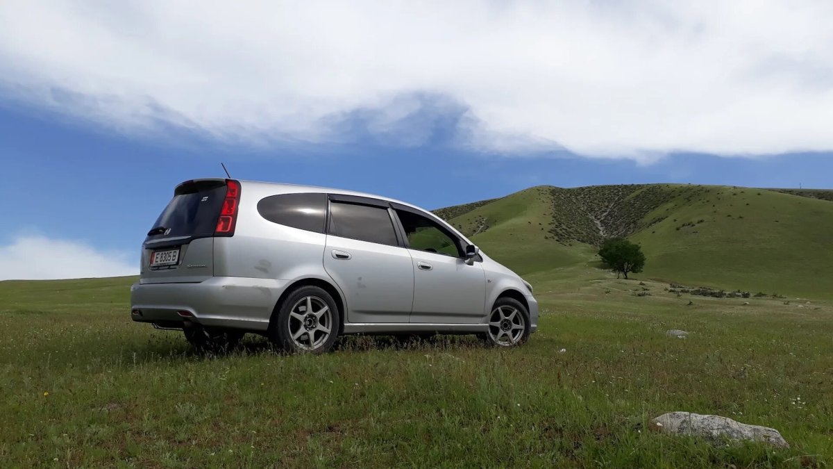 Хонда стрим рн1