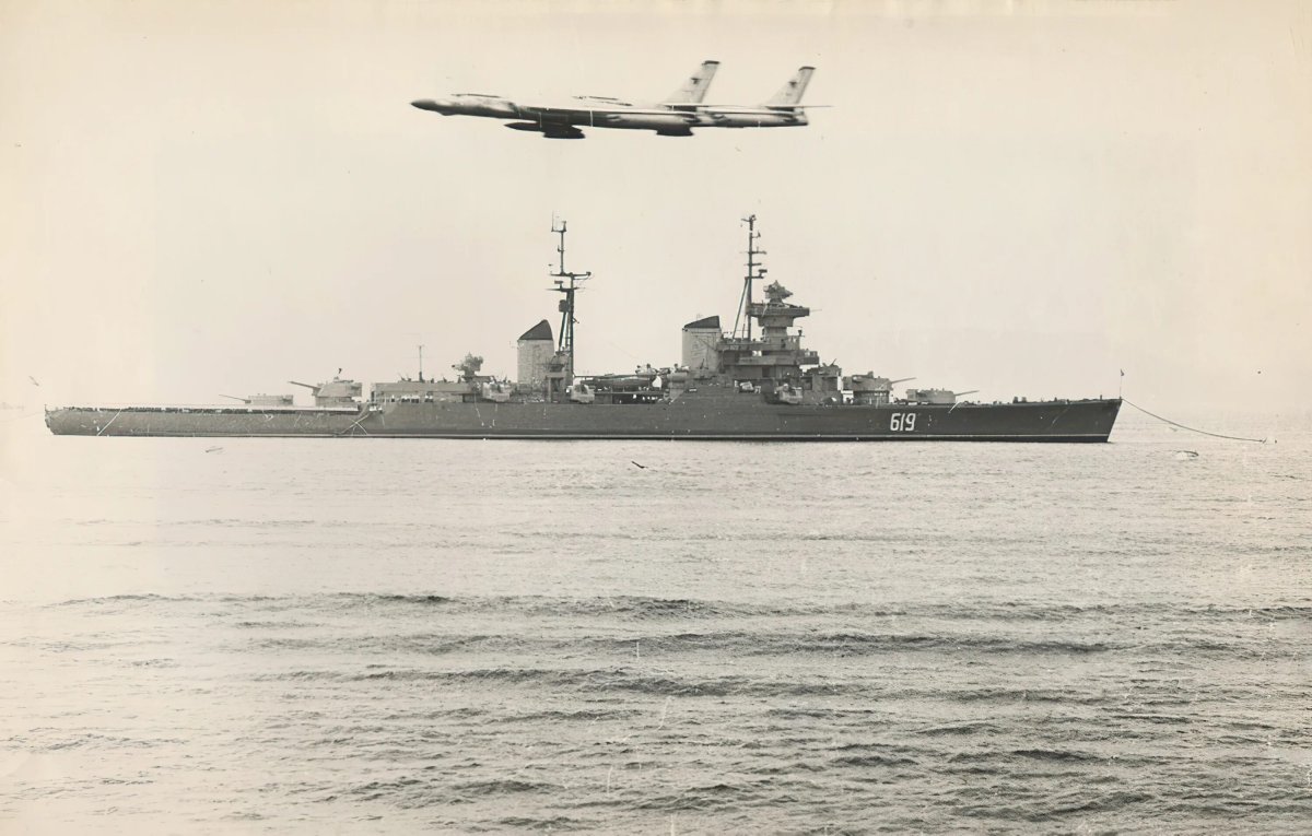 Крейсер комсомолец Балтийский флот