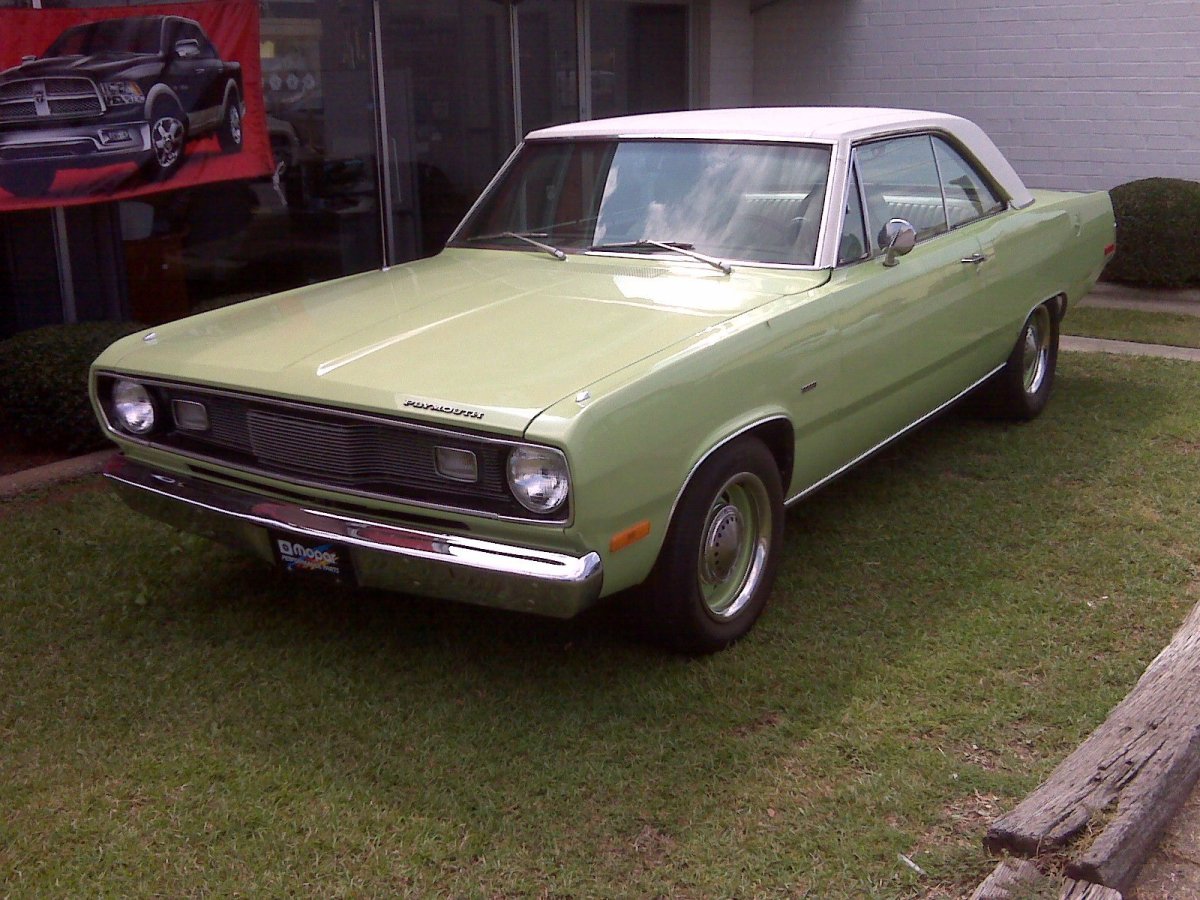 Плимут Валиант машина