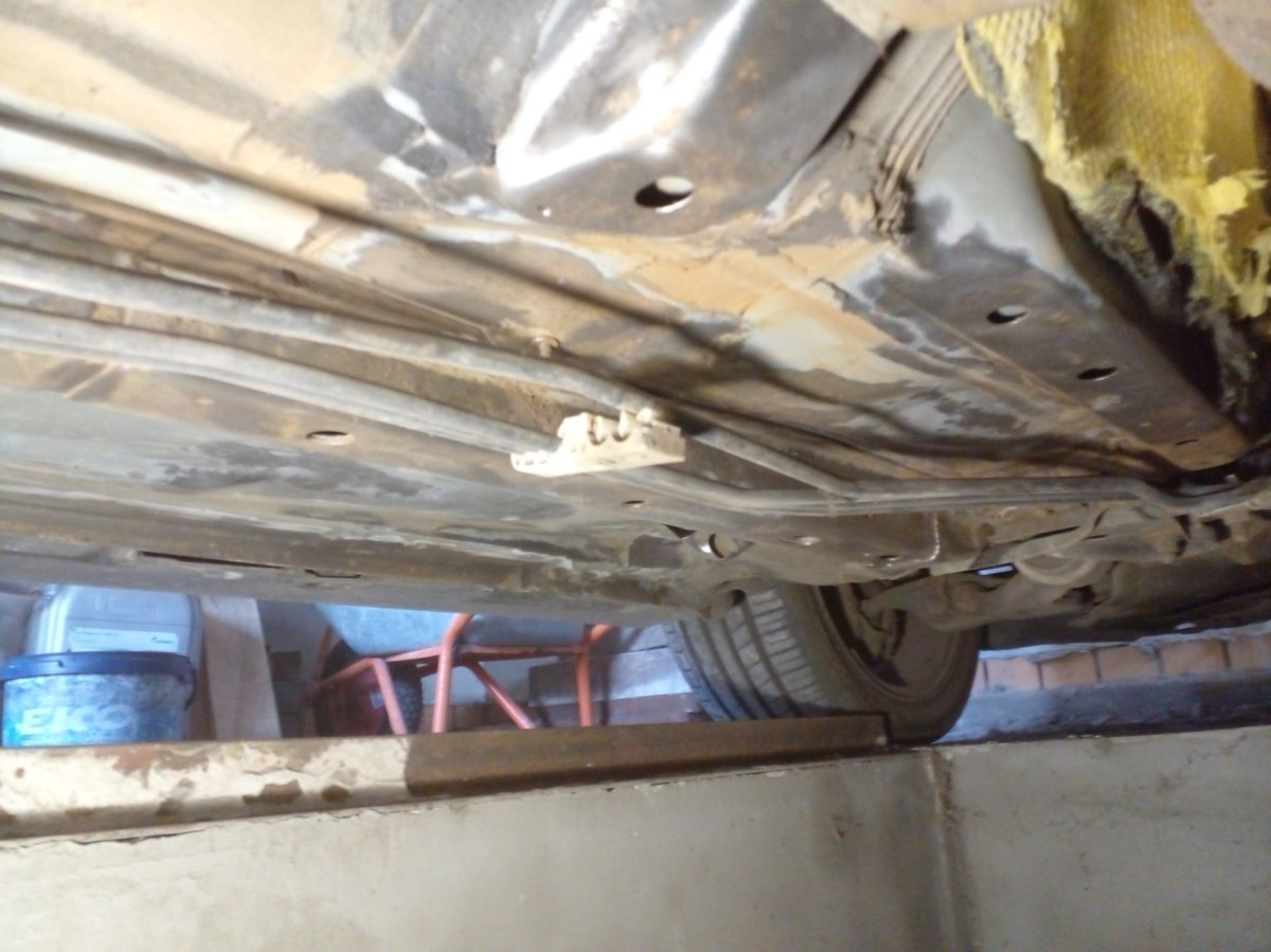 Дно Мазда Демио 2