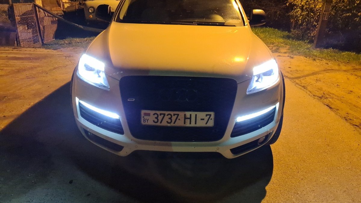 Q7 фонари рест