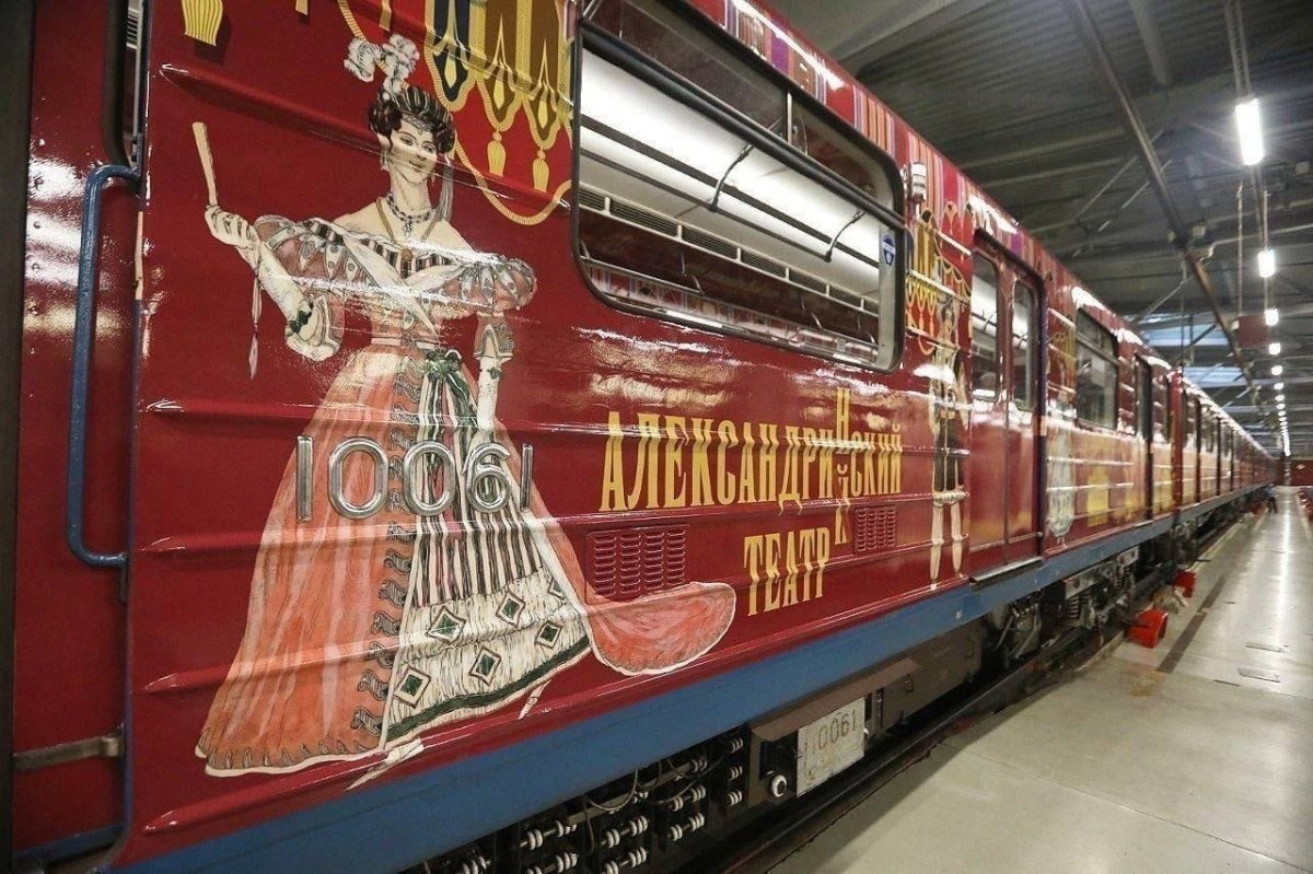 Метро СПБ вагон театр