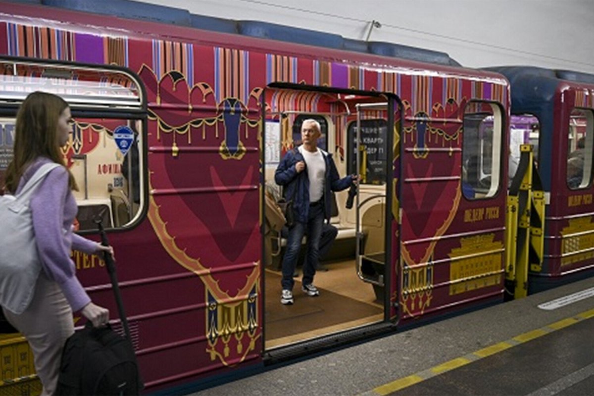 Вагон метро СПБ Александринский театр