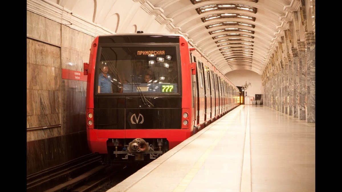 Метропоезд красная стрела Санкт-Петербург