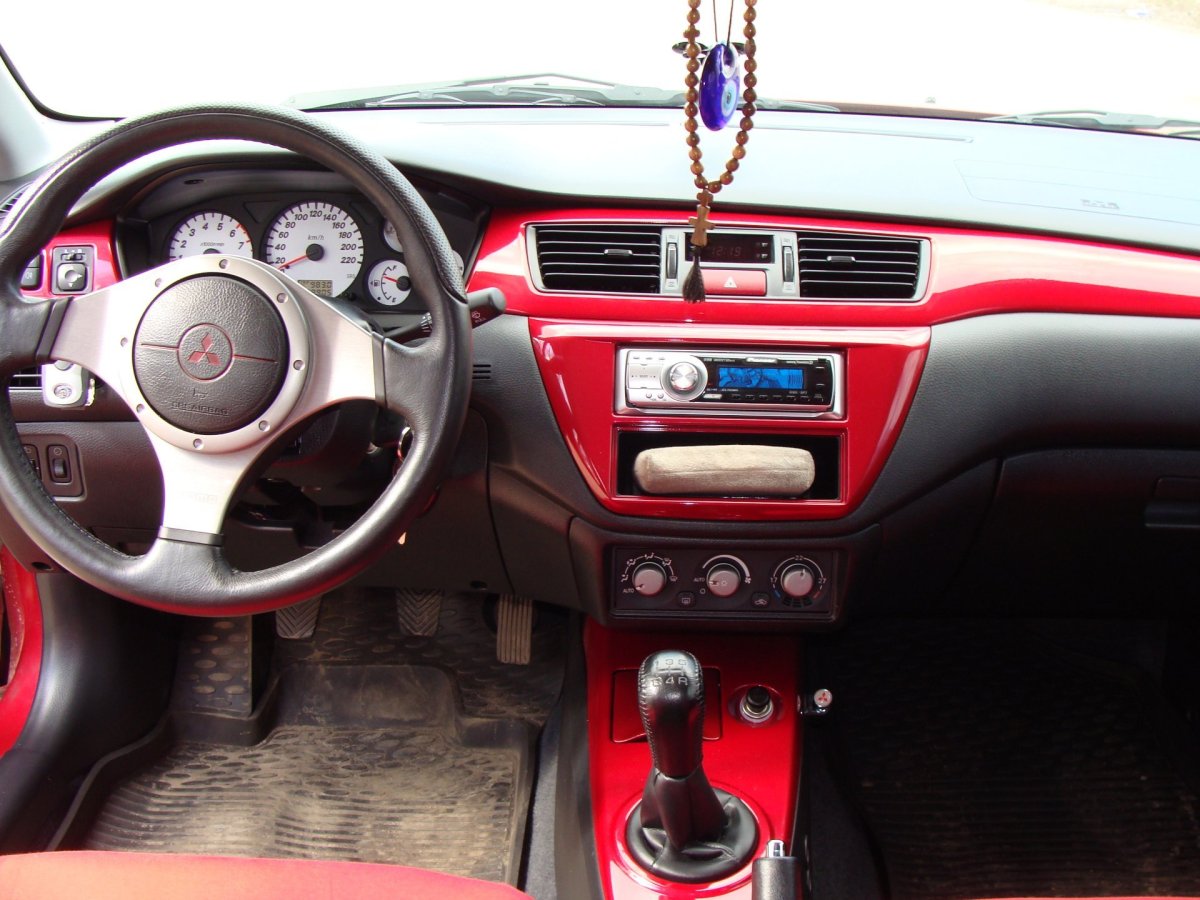 Лансер 10 красный салон