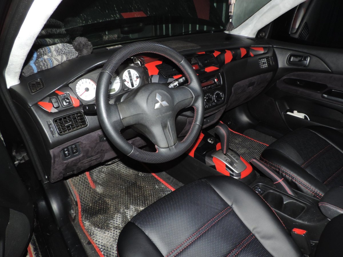 Lancer 9 1.6 салон