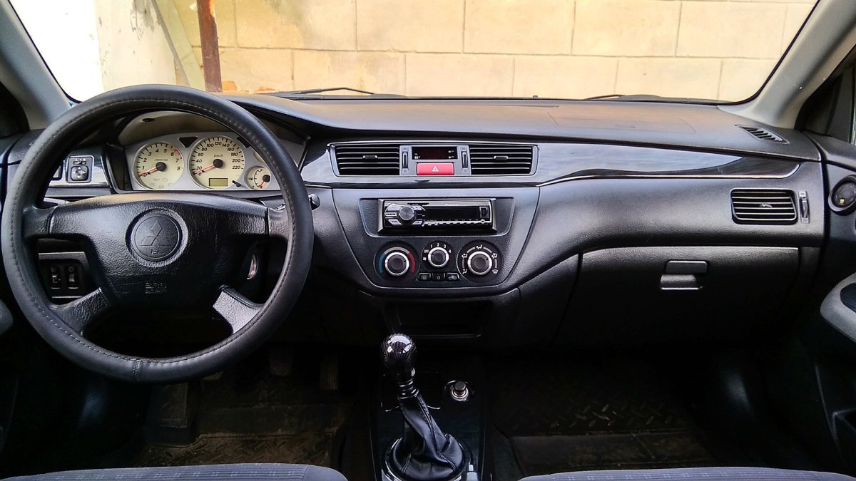 Лансер 9 2005 салон