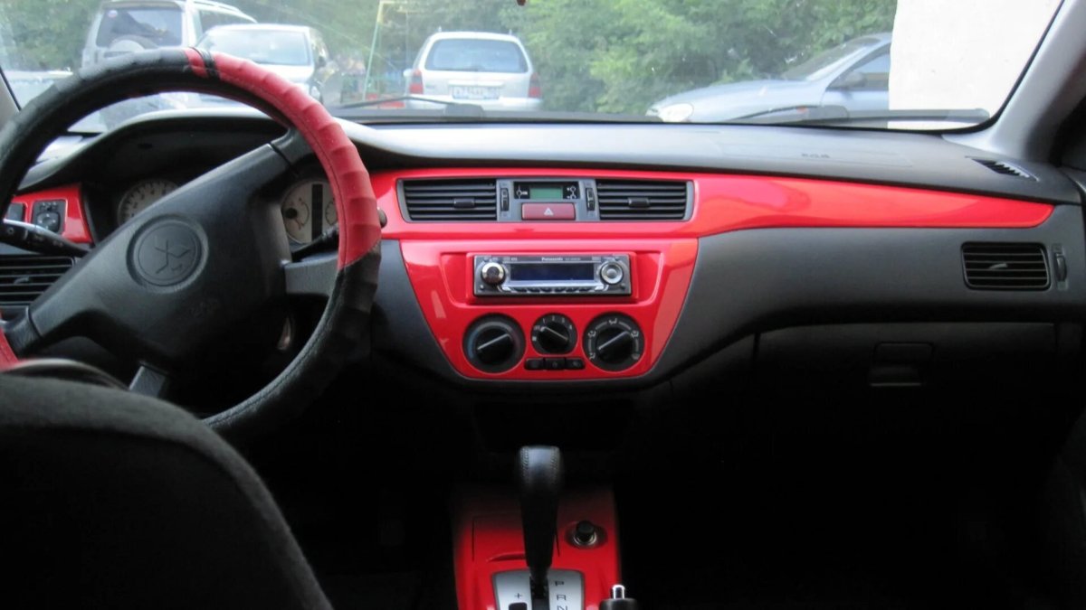 Mitsubishi Lancer 9 красный салон