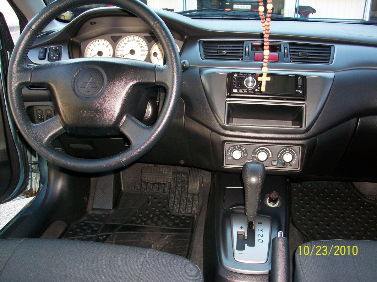Mitsubishi Lancer 2006 салон