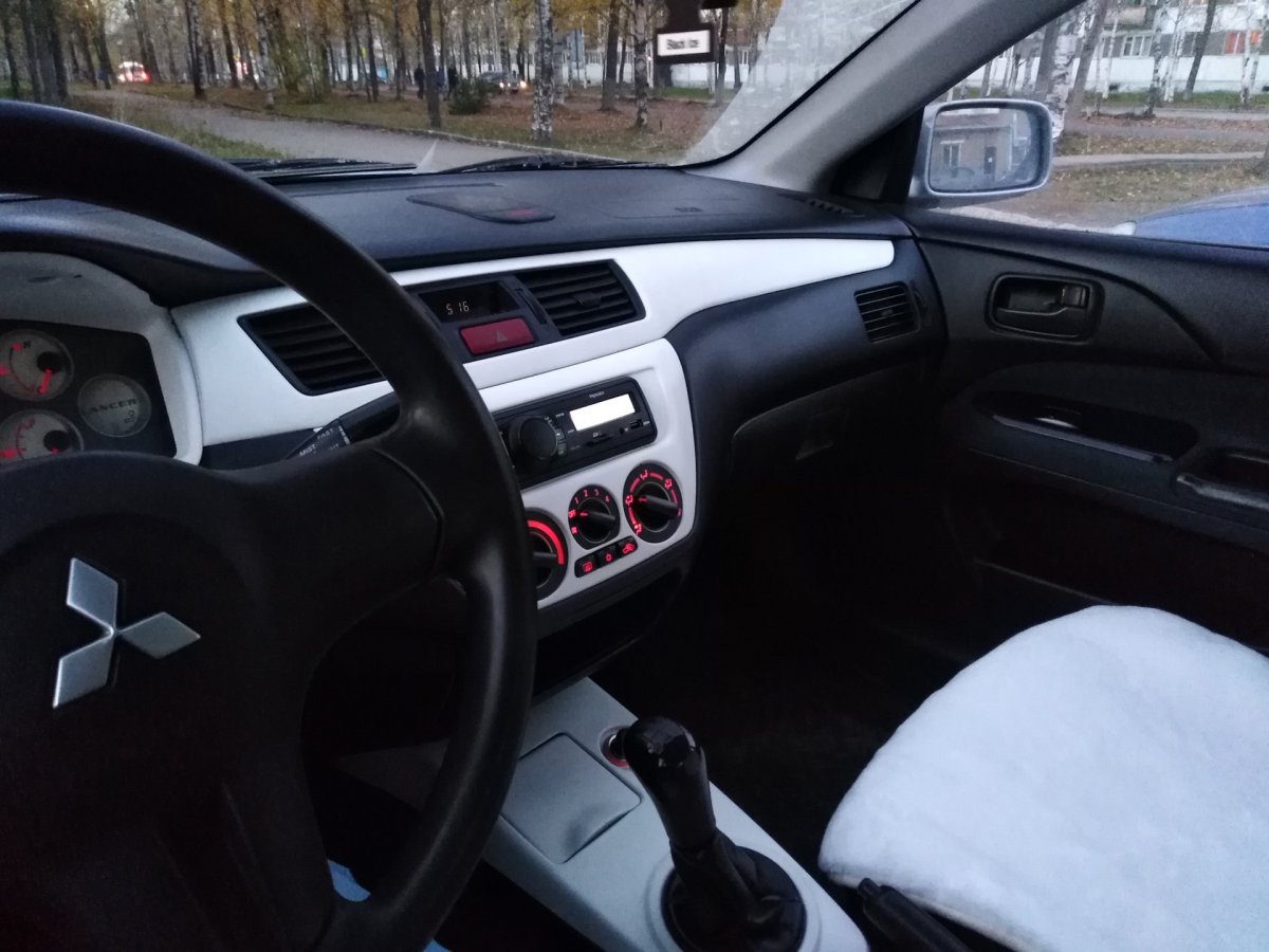 Белый салон Лансер 9