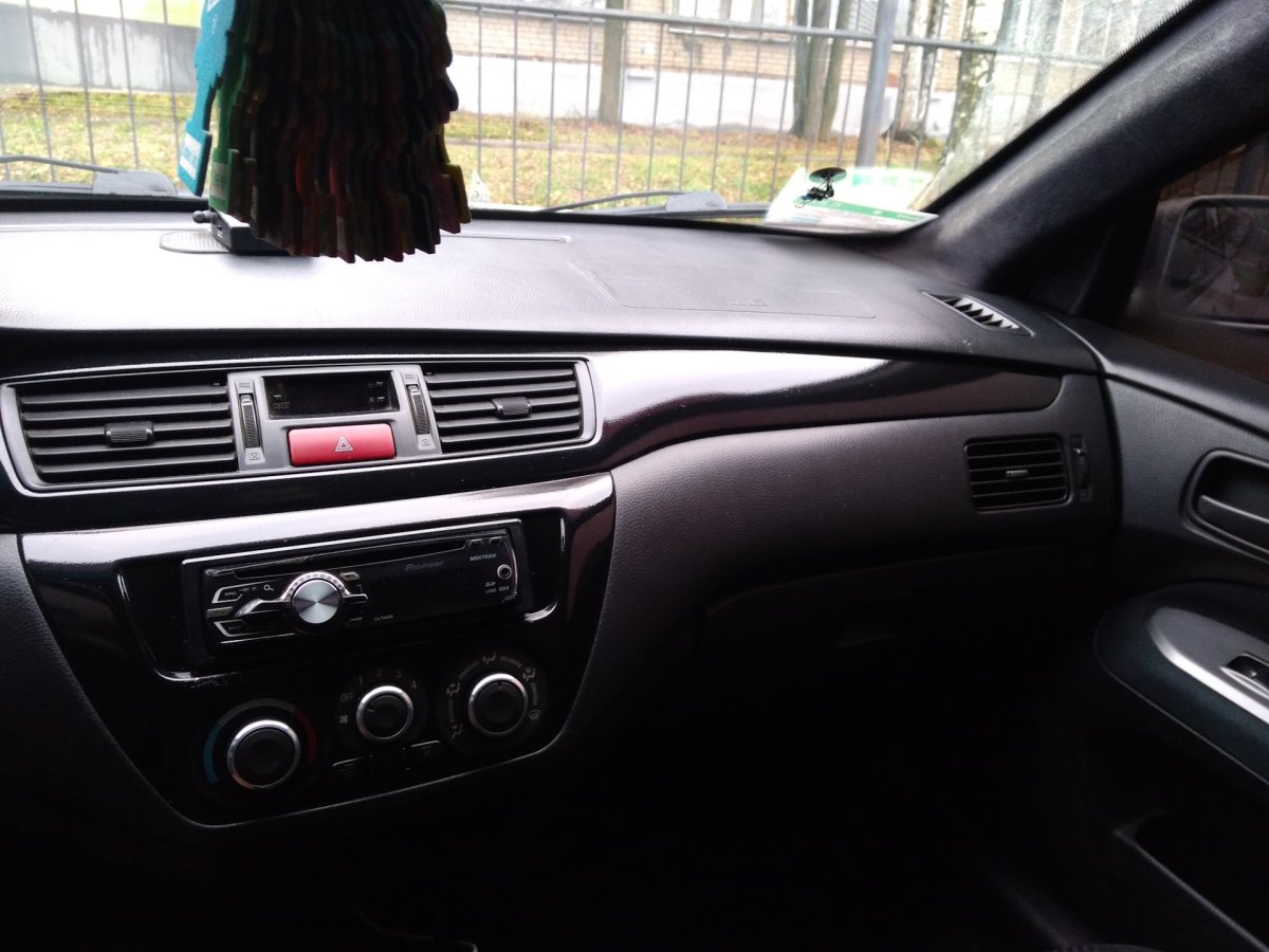 Lancer 9 рояльный лак