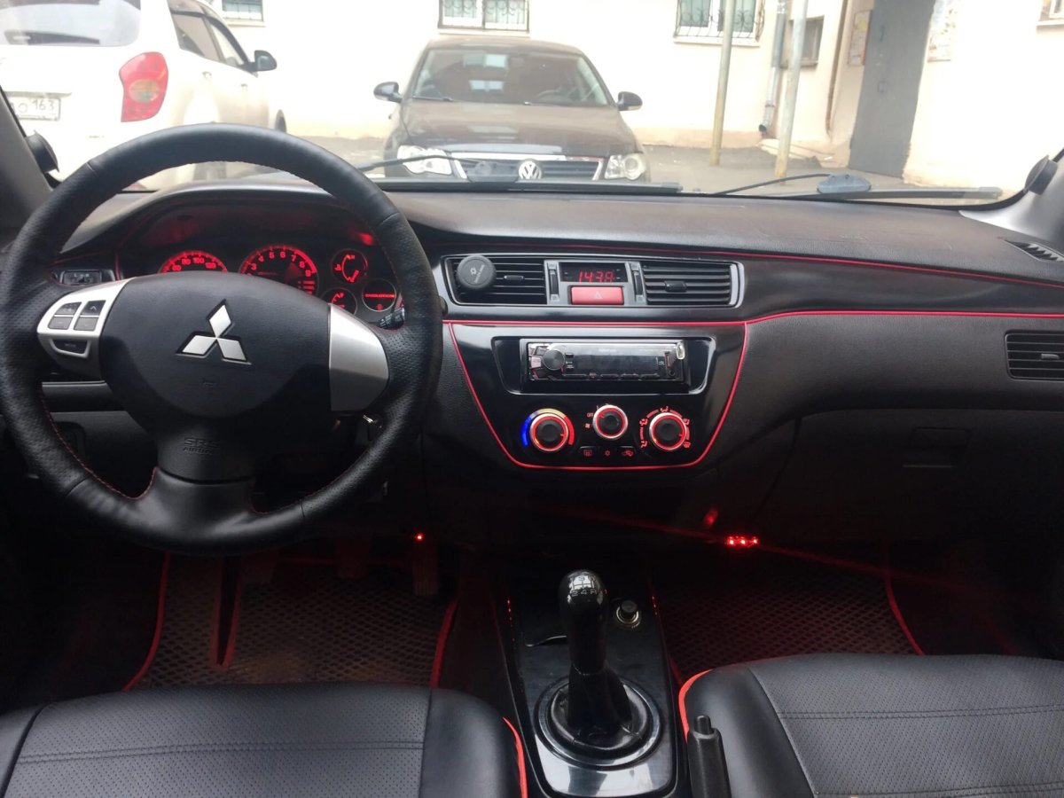 Mitsubishi Lancer 9 1.6 салон