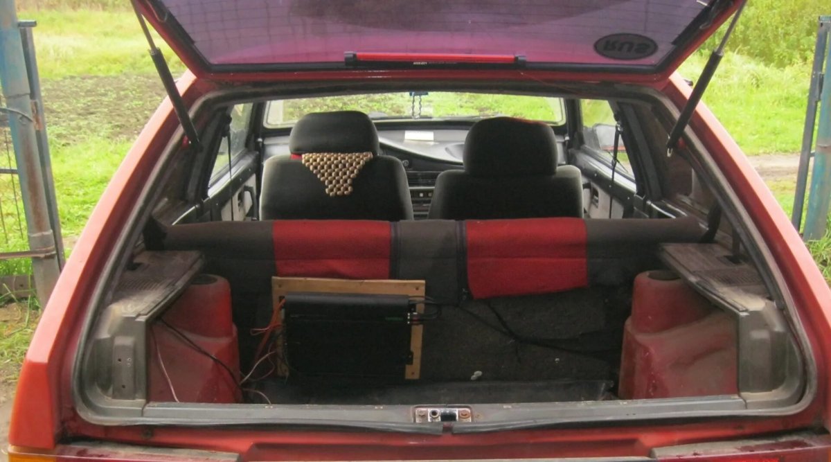 ВАЗ 2108 открыт багажник