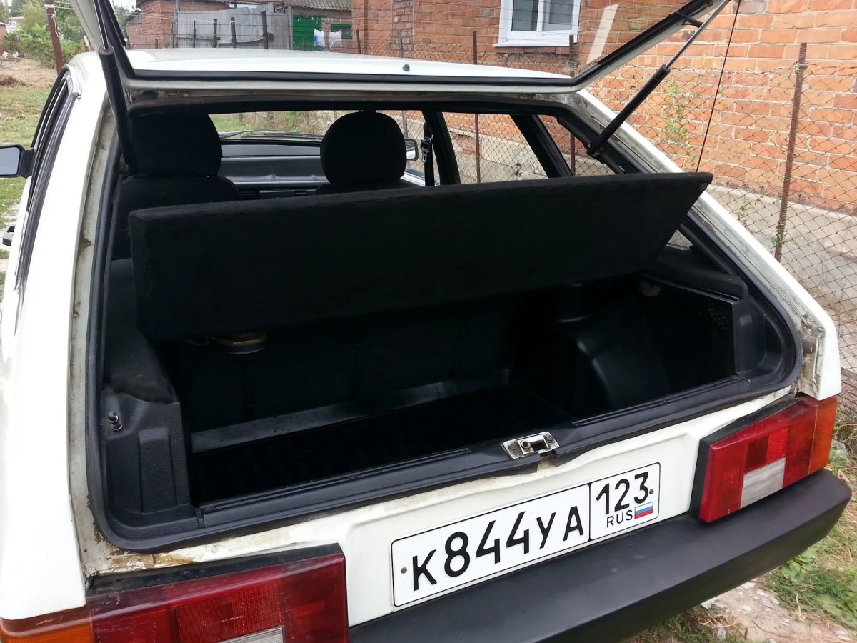 ВАЗ 2109 С открытым багажником