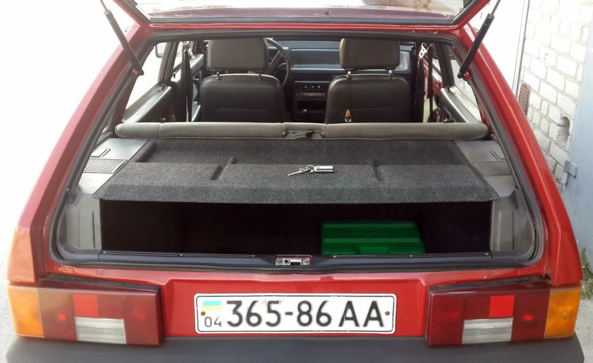 Багажник ВАЗ 2109 внутри