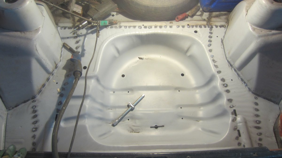 Ремонтные вставки пола багажника ВАЗ 2115