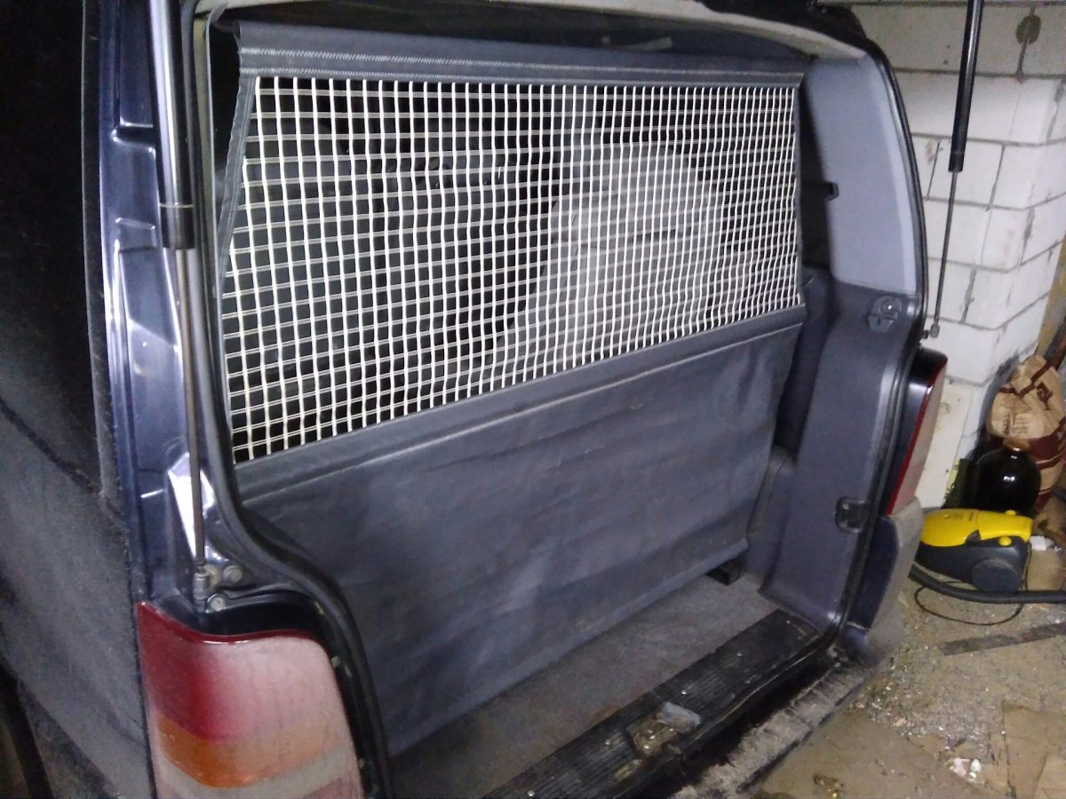 Шторка багажника Мерседес Вито 638