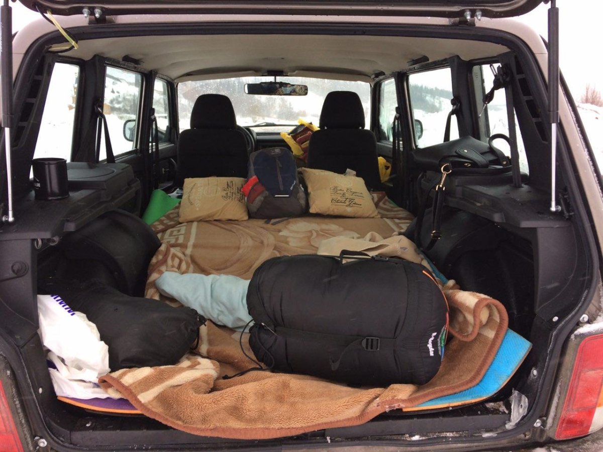 Нива 2131 спать в машине