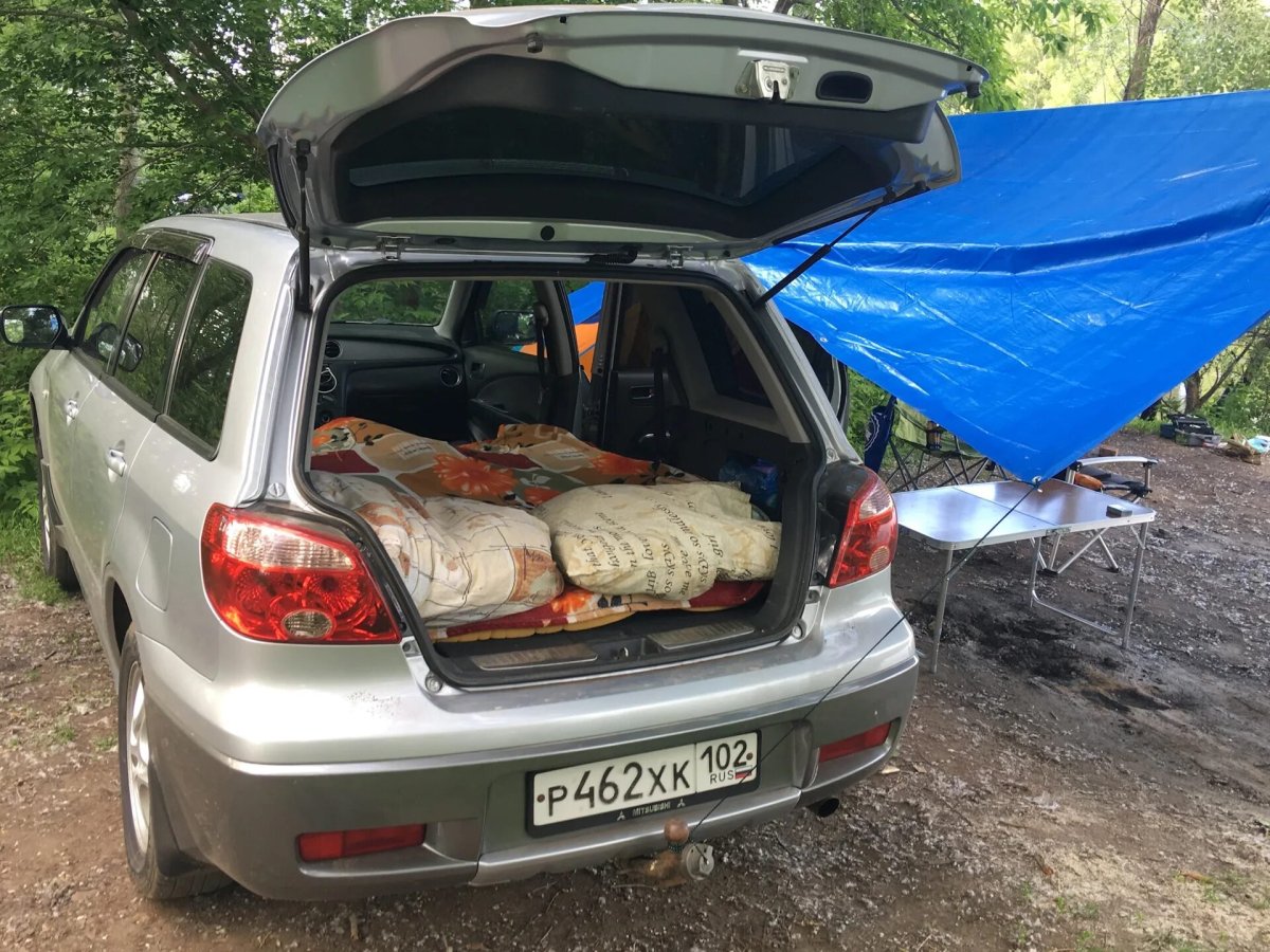 Mitsubishi Outlander XL Camping