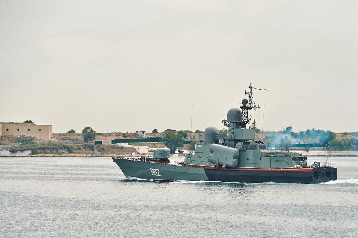 Ракетный катер молния 1241