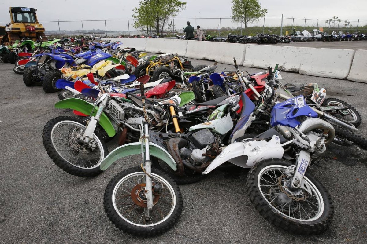 Свалка мопедов