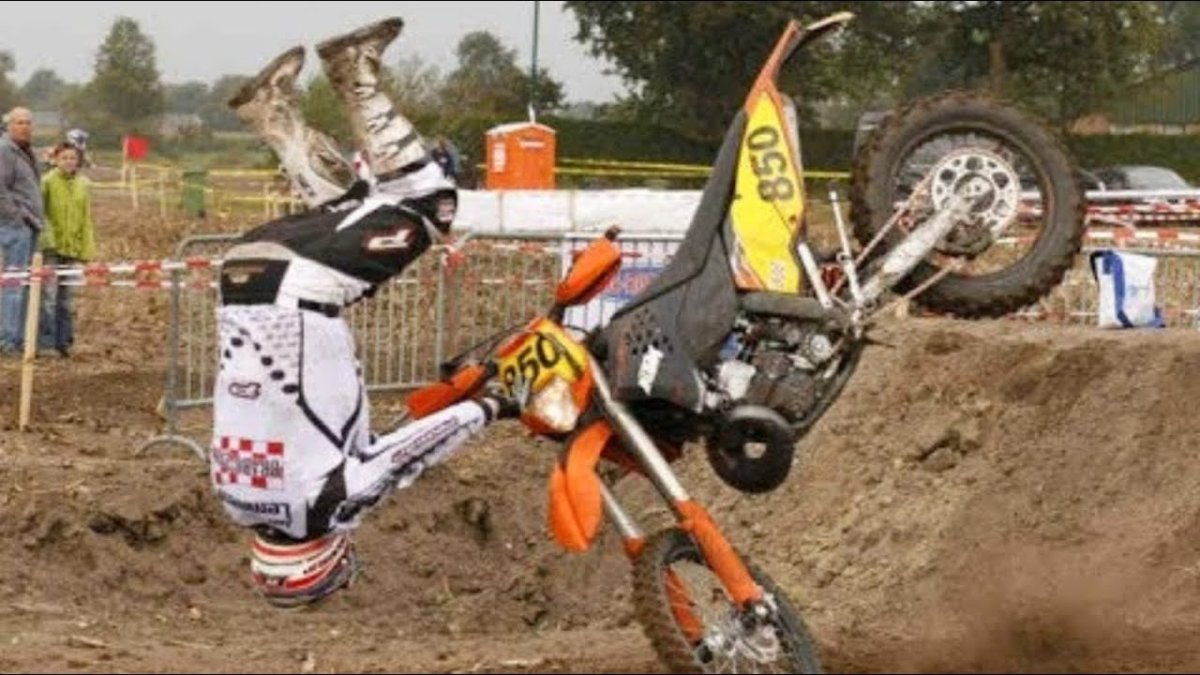 Падение на кроссовом мотоцикле