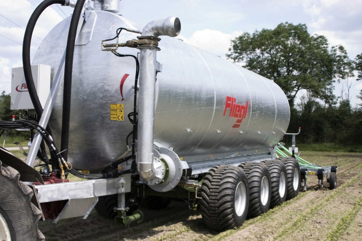 Вакуумная цистерна Fliegl VFW 18000/Tandem