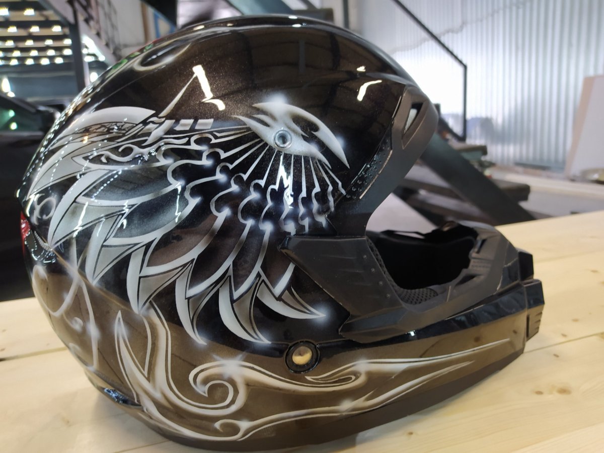 Аэрография на велошлем