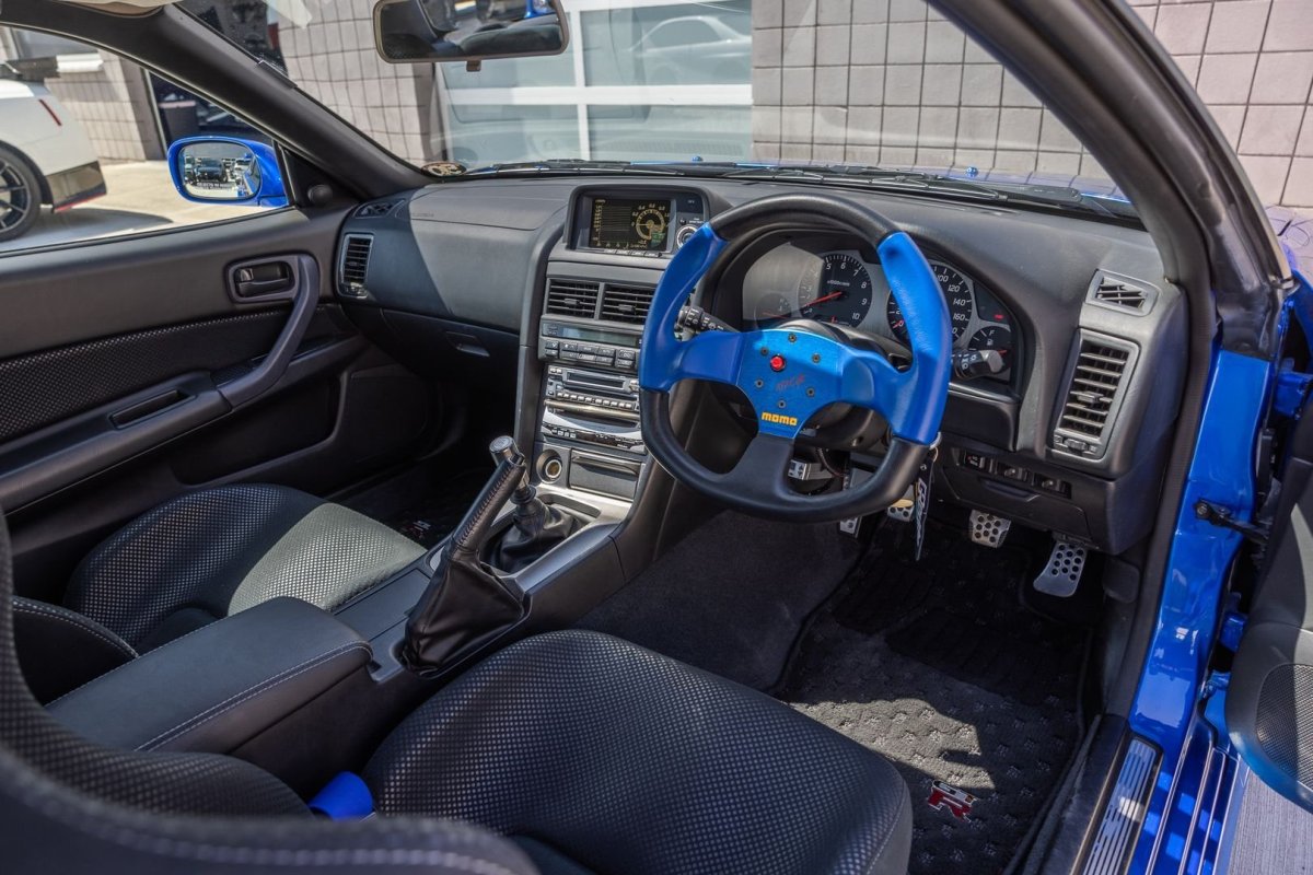 Skyline 34 салон