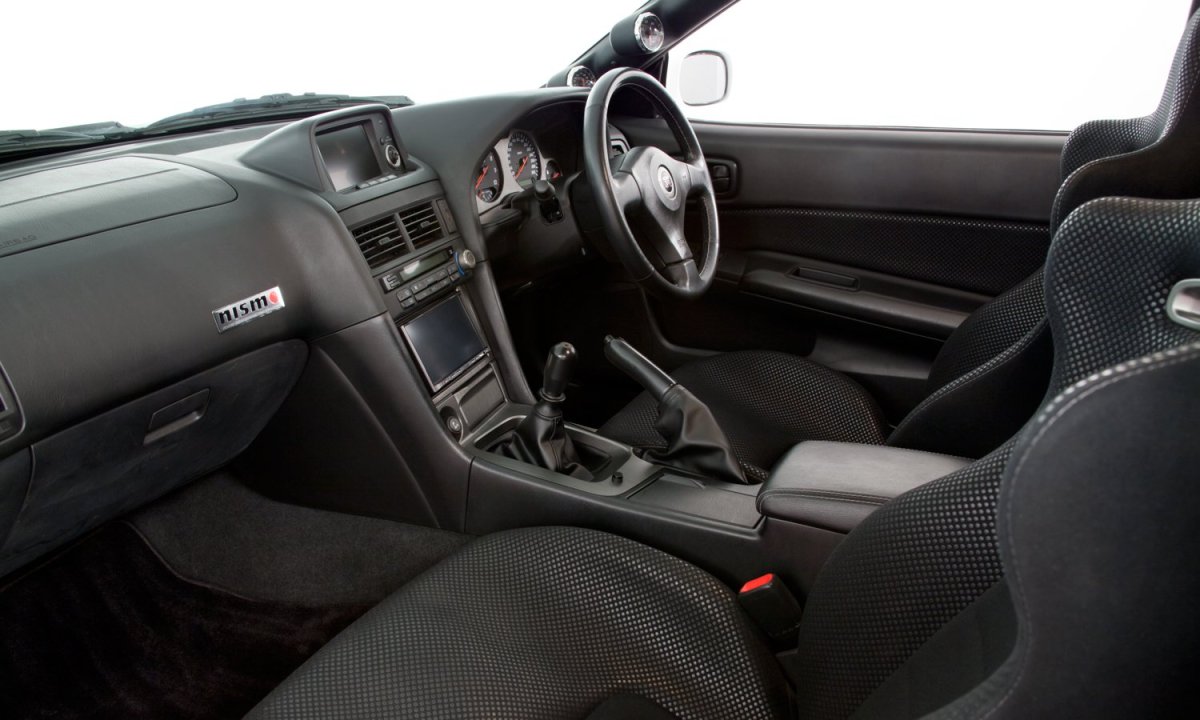 Skyline r34 GTR салон