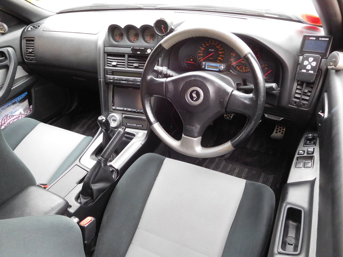 Nissan Skyline r34 Interior