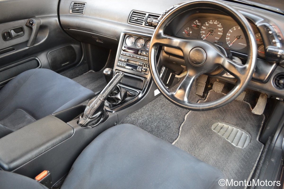 Nissan Skyline r32 gt-r салон