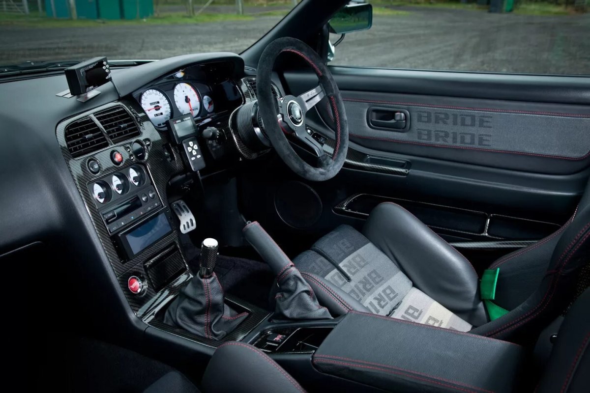 Nissan Skyline GTR r33 Interior