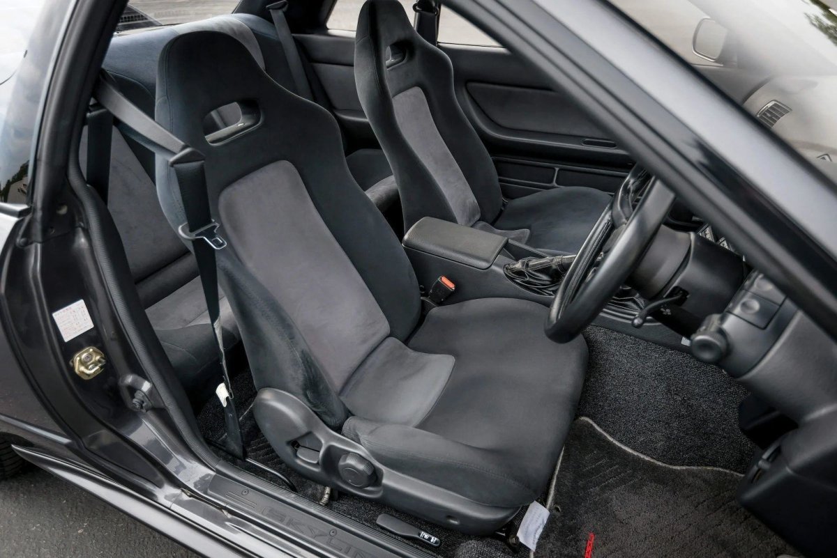 Nissan Skyline r33 сиденья